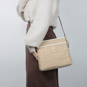 Coach Large Signature File Crossbody Shoulder Bag PVC Canvas EUC Tan/Cream